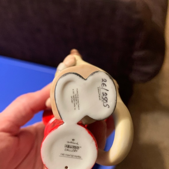 Adorable Charlie Brown firefighter collectible - Picture 5 of 5